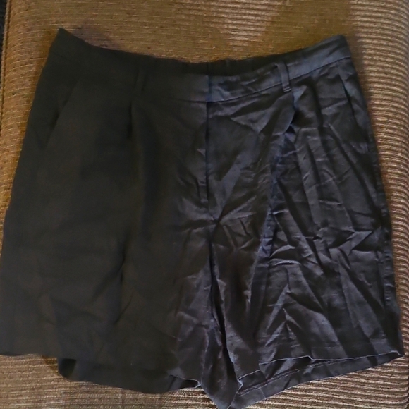 Old Navy Black Bermuda Shorts Casual Style Xl - Picture 1 of 4